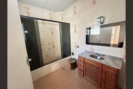 Casa à venda com 200m², 3 quartos e 1 vagaBanheiro