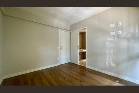 Apartamento à venda com 139m², 4 quartos e 3 vagas Apartamento à venda com 139m², 4 quartos e 3 vagasQuarto