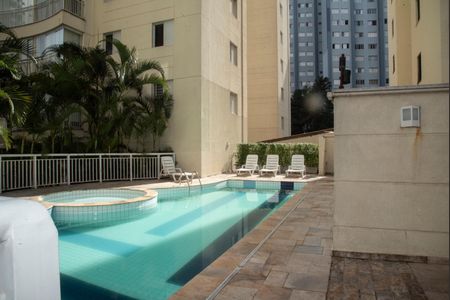 Apartamento à venda com 84m², 3 quartos e 2 vagas Apartamento à venda com 84m², 3 quartos e 2 vagasÁrea comum - Piscina