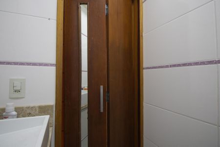 Casa à venda com 175m², 3 quartos e 2 vagasBanheiro da Suíte 2