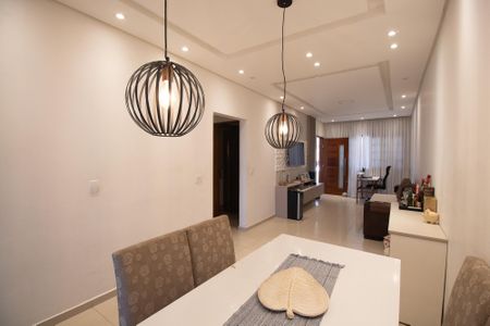 Casa à venda com 175m², 3 quartos e 2 vagasSala