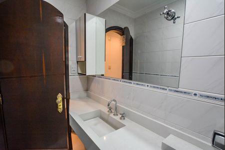 Casa à venda com 270m², 3 quartos e 4 vagas Casa à venda com 270m², 3 quartos e 4 vagasBanheiro Social