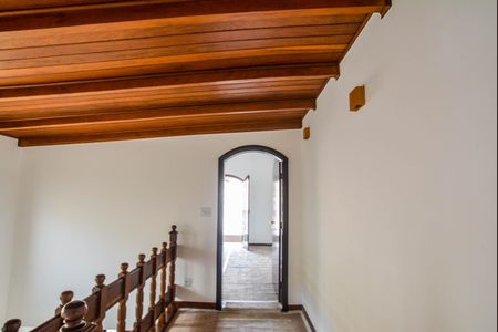 Casa à venda com 270m², 3 quartos e 4 vagas Casa à venda com 270m², 3 quartos e 4 vagasCorredor