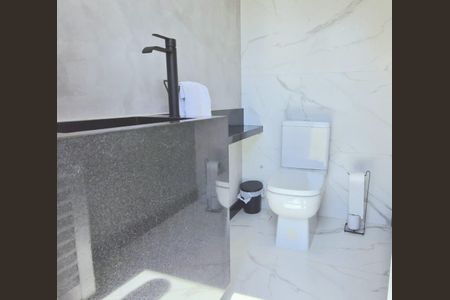 Casa à venda com 165m², 3 quartos e 4 vagasBanheiro de Serviço