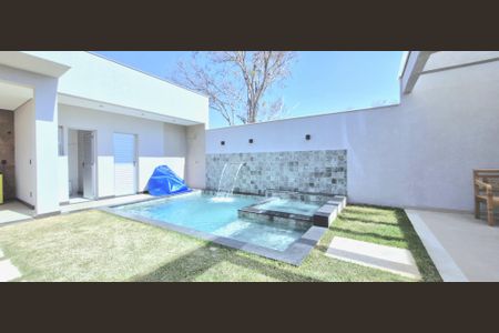 Casa à venda com 165m², 3 quartos e 4 vagasPiscina