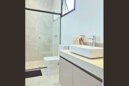 Casa à venda com 165m², 3 quartos e 4 vagasBanheiro da Suíte 