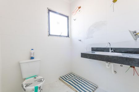 Casa à venda com 67m², 2 quartos e 2 vagas Casa à venda com 67m², 2 quartos e 2 vagasBanheiro da Suíte 1