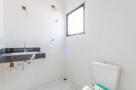 Casa à venda com 67m², 2 quartos e 2 vagas Casa à venda com 67m², 2 quartos e 2 vagasBanheiro da Suíte 2