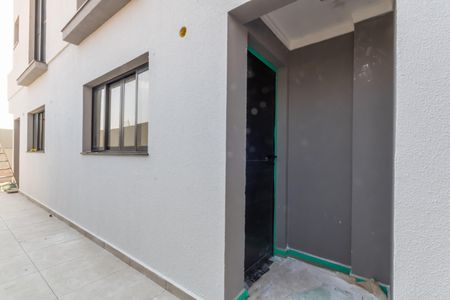 Casa à venda com 67m², 2 quartos e 2 vagas Casa à venda com 67m², 2 quartos e 2 vagasFachada