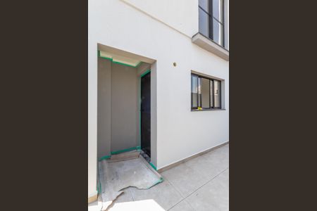 Casa à venda com 68m², 2 quartos e 2 vagas Casa à venda com 68m², 2 quartos e 2 vagasFachada