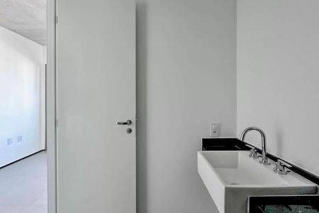 Banheiro de kitnet/studio para alugar com 1 quarto, 18m² em Santo Amaro, São Paulo