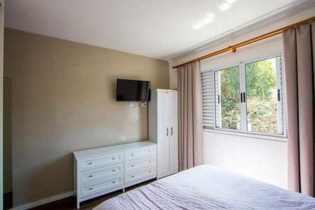 Casa à venda com 250m², 3 quartos e 4 vagas Casa à venda com 250m², 3 quartos e 4 vagasSuíte