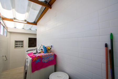 Casa à venda com 250m², 3 quartos e 4 vagas Casa à venda com 250m², 3 quartos e 4 vagasÁrea de serviço