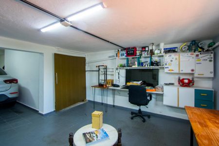 Casa à venda com 250m², 3 quartos e 4 vagas Casa à venda com 250m², 3 quartos e 4 vagasGaragem - Oficina