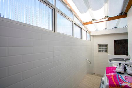 Casa à venda com 250m², 3 quartos e 4 vagas Casa à venda com 250m², 3 quartos e 4 vagasÁrea de serviço