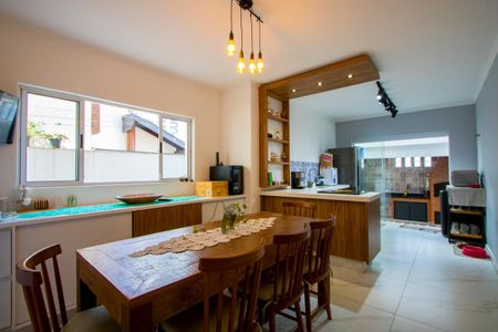 Casa à venda com 250m², 3 quartos e 4 vagas Casa à venda com 250m², 3 quartos e 4 vagasCopa