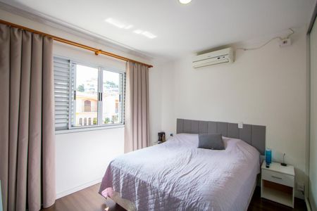 Casa à venda com 250m², 3 quartos e 4 vagas Casa à venda com 250m², 3 quartos e 4 vagasSuíte