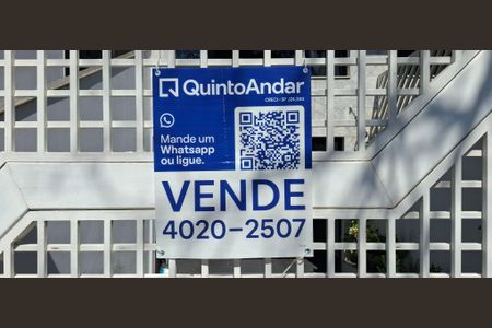 Casa à venda com 250m², 3 quartos e 4 vagas Casa à venda com 250m², 3 quartos e 4 vagasFachada