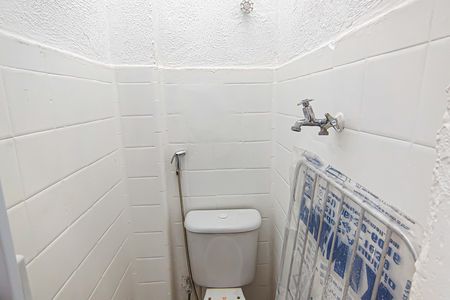 Apartamento à venda com 60m², 3 quartos e sem vaga Apartamento à venda com 60m², 3 quartos e sem vagaBanheiro de Serviço