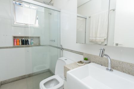 Apartamento à venda com 139m², 2 quartos e 3 vagas Apartamento à venda com 139m², 2 quartos e 3 vagasBanheiro da Suíte