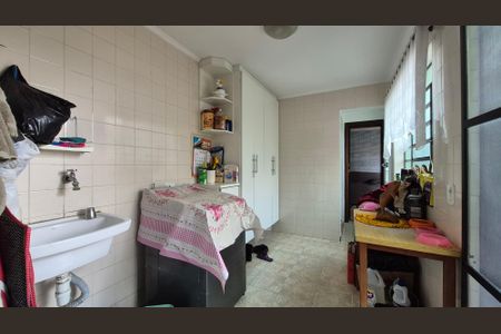 Casa à venda com 180m², 3 quartos e 2 vagas Casa à venda com 180m², 3 quartos e 2 vagasLavanderia