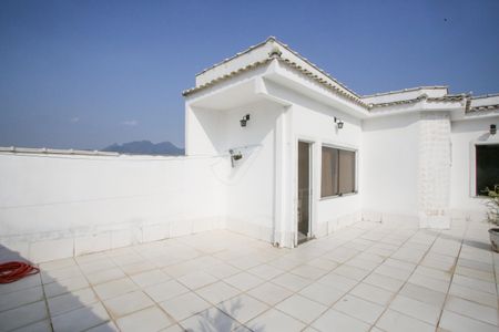 Casa à venda com 300m², 4 quartos e 2 vagasVaranda Suíte 2