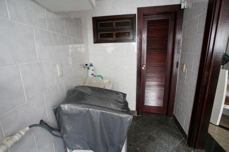 Casa à venda com 300m², 4 quartos e 2 vagasÁrea de Serviço