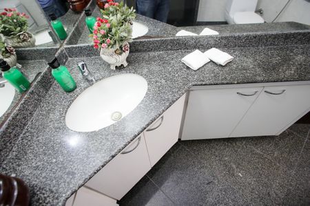 Casa à venda com 300m², 4 quartos e 2 vagasBanheiro Social