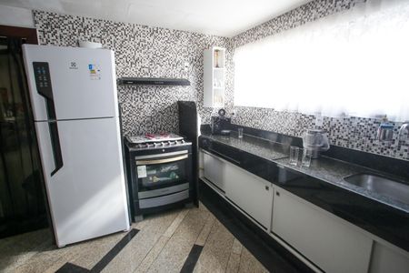 Casa à venda com 300m², 4 quartos e 2 vagasCozinha