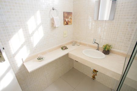 Casa à venda com 300m², 4 quartos e 2 vagasBanheiro da Suíte 2