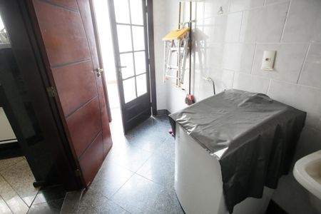 Casa à venda com 300m², 4 quartos e 2 vagasÁrea de Serviço