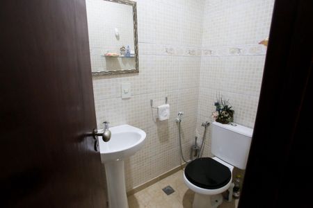 Casa à venda com 300m², 4 quartos e 2 vagasLavabo