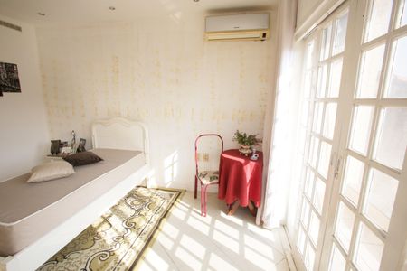 Casa à venda com 300m², 4 quartos e 2 vagasSuíte 2