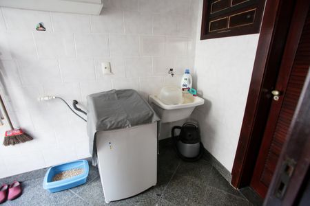 Casa à venda com 300m², 4 quartos e 2 vagasÁrea de Serviço