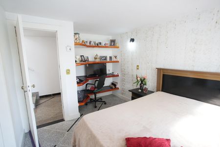 Casa à venda com 300m², 4 quartos e 2 vagasSuíte 1