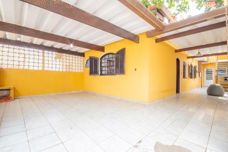 Casa à venda com 141m², 2 quartos e 3 vagas Casa à venda com 141m², 2 quartos e 3 vagasGaragem