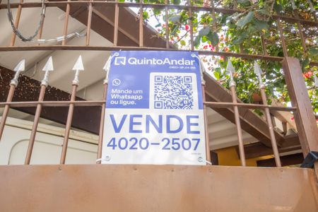 Casa à venda com 141m², 2 quartos e 3 vagas Casa à venda com 141m², 2 quartos e 3 vagasPlaca