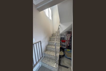 Apartamento à venda com 120m², 2 quartos e 1 vaga Apartamento à venda com 120m², 2 quartos e 1 vagaCobertura - Escada