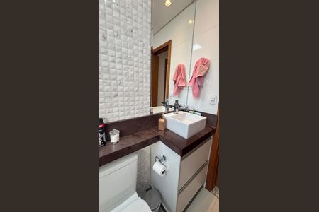 Apartamento à venda com 120m², 2 quartos e 1 vaga Apartamento à venda com 120m², 2 quartos e 1 vagaBanheiro