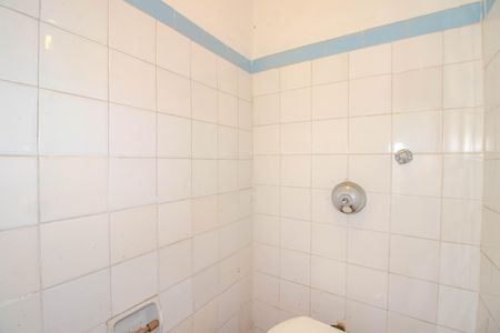 Apartamento à venda com 76m², 2 quartos e sem vaga Apartamento à venda com 76m², 2 quartos e sem vagaBanheiro de Serviço