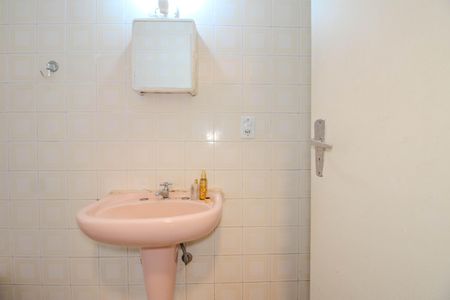 Apartamento à venda com 76m², 2 quartos e sem vaga Apartamento à venda com 76m², 2 quartos e sem vagaBanheiro Social