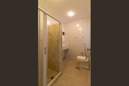 Banheiro social  de apartamento à venda com 2 quartos, 85m² em Copacabana, Rio de Janeiro