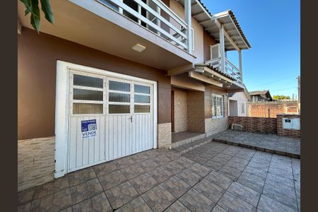 Casa à venda com 120m², 5 quartos e 2 vagas Casa à venda com 120m², 5 quartos e 2 vagasFachada