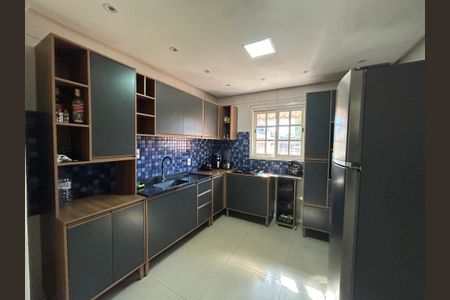 Casa à venda com 120m², 5 quartos e 2 vagas Casa à venda com 120m², 5 quartos e 2 vagasCozinha