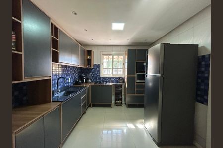 Casa à venda com 120m², 5 quartos e 2 vagas Casa à venda com 120m², 5 quartos e 2 vagasCozinha