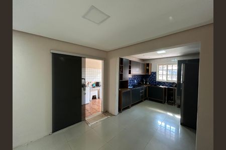 Casa à venda com 120m², 5 quartos e 2 vagas Casa à venda com 120m², 5 quartos e 2 vagasCozinha