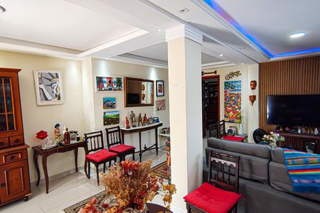 Casa de condomínio à venda com 250m², 2 quartos e 1 vagaSala