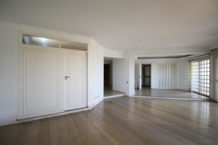 Apartamento à venda com 242m², 4 quartos e 4 vagasSala