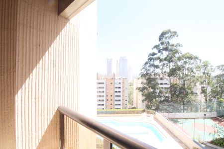 Apartamento à venda com 242m², 4 quartos e 4 vagasVaranda do Quarto 3