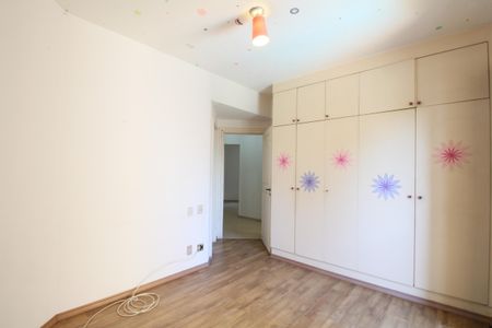 Apartamento à venda com 242m², 4 quartos e 4 vagasQuarto 3